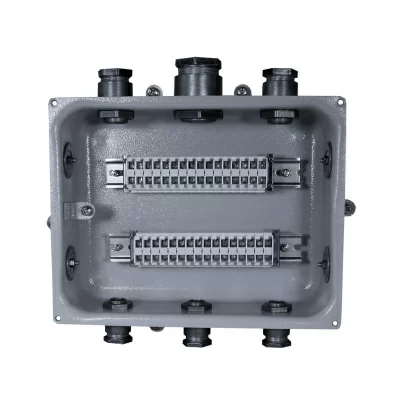 Клеммная коробка КЗНС 32 (металлические вводы) в 