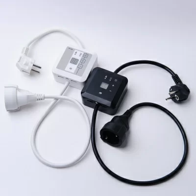 Терморегулятор для обогревателей ТР-09Р на проводе с вилкой и розеткой, белый в 