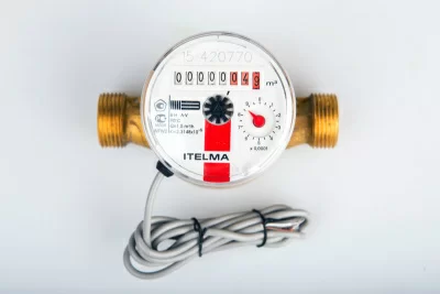 Счетчик воды универсальный СВУ 15-D110-1-W-L-10G IT с импульсным выходом ГЕРКОН, ДУ15 в 